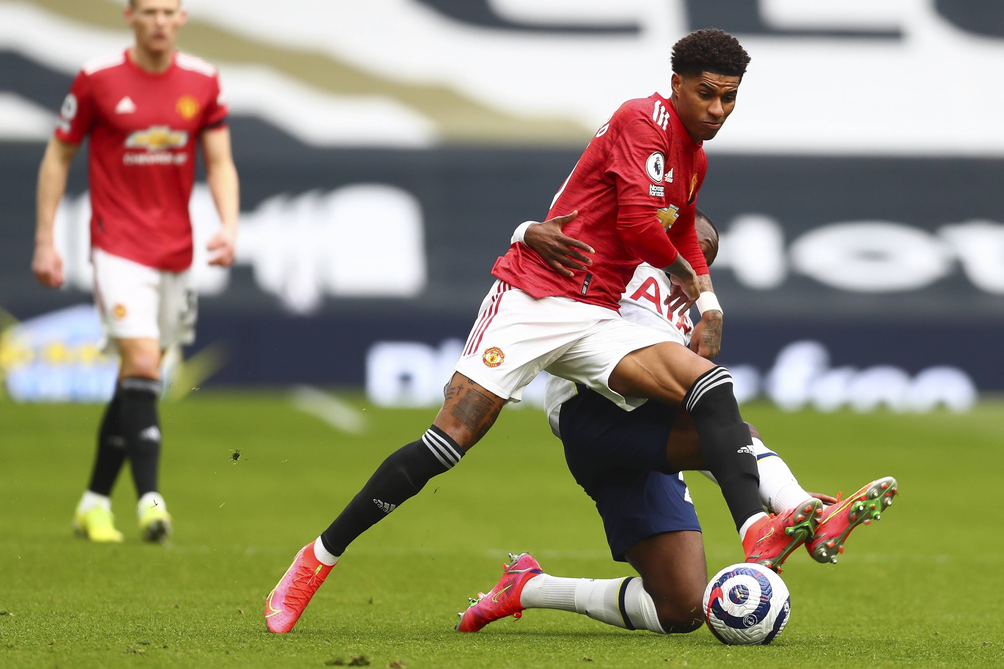 他仍然在每 他仍然在每