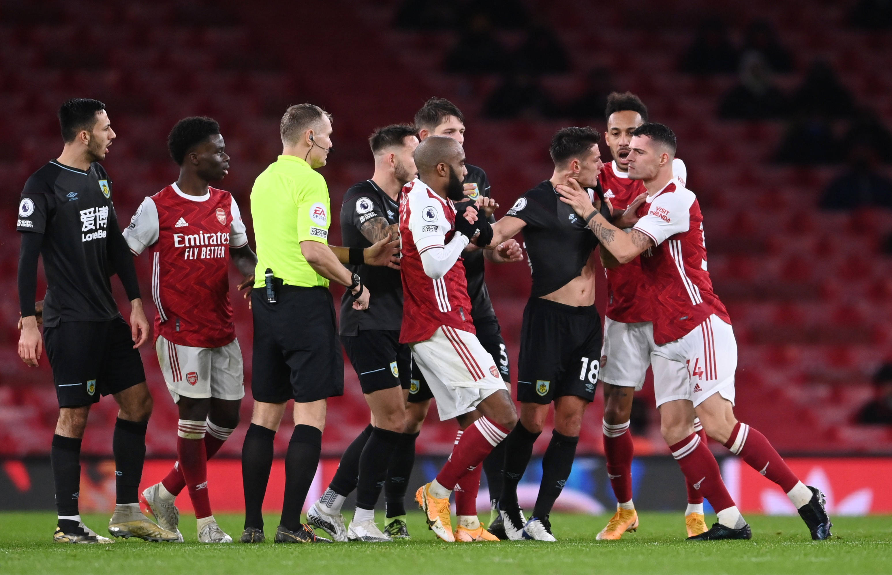 他在合同谈 他在合同谈